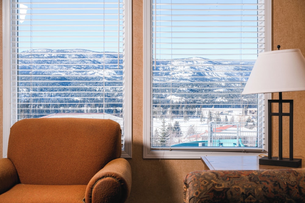 Deluxe Suite, 1 Bedroom, Balcony photo 3