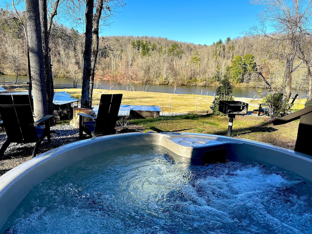 River View Cabin with Hot Tub