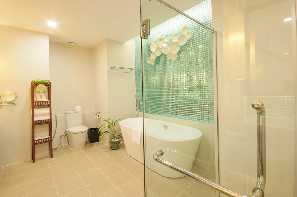 King Suite - Photo 2