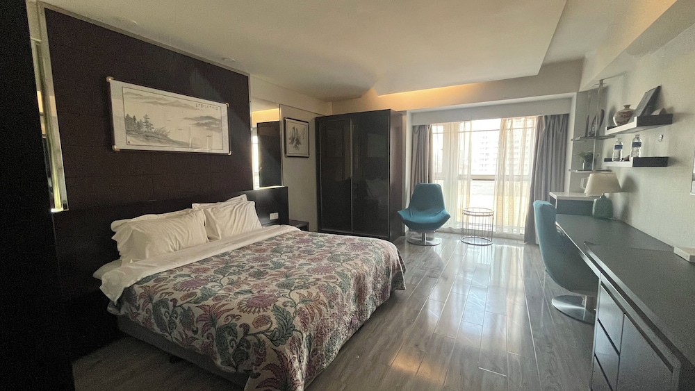 Gallery Room, 1 Queen Bed, City View photo 1