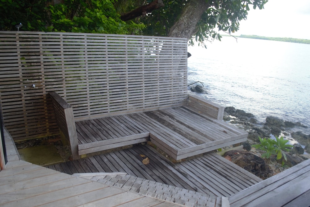 Beachfront Pool Villa photo 2
