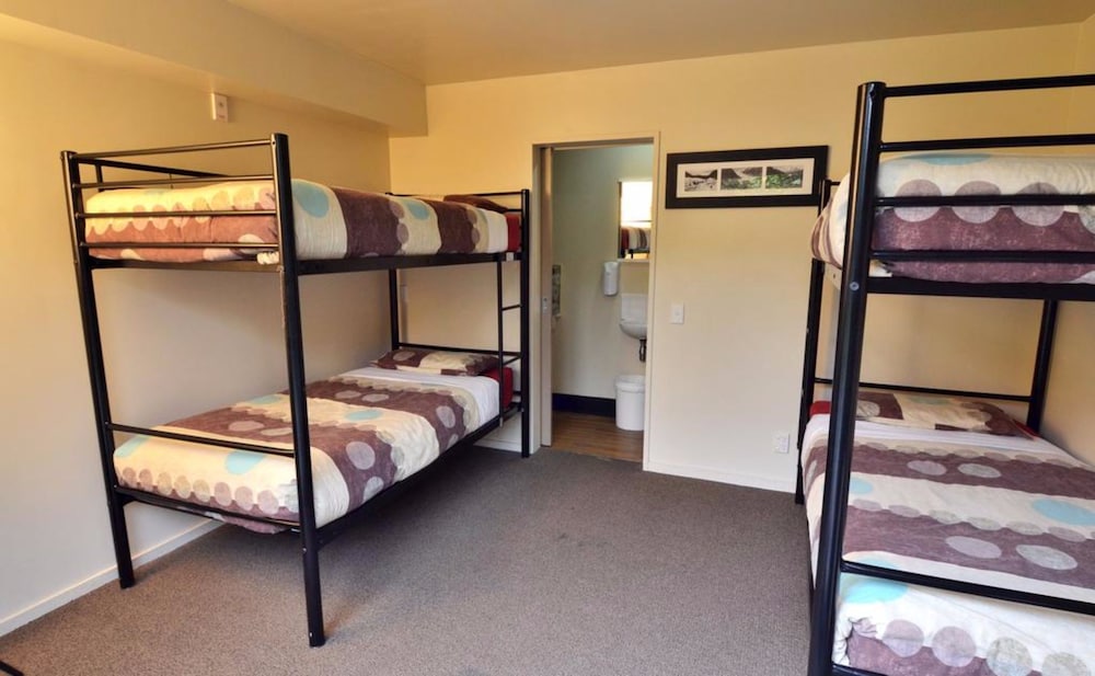 Sole Use of Budget Ensuite Room w/ Bunk photo 1
