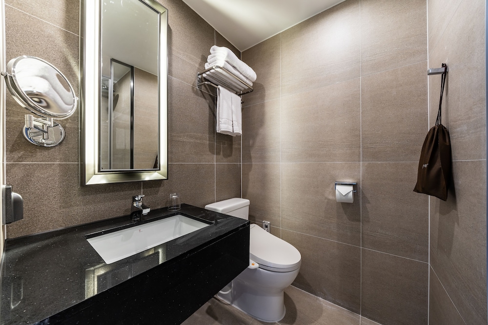 Deluxe Room, 1 Double Bed, Non Smoking, City View - Photo 4