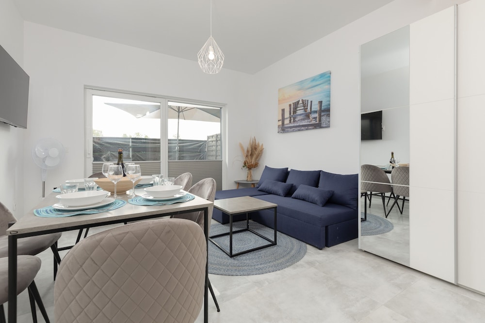 House, 2 Bedrooms, Terrace, Beachside