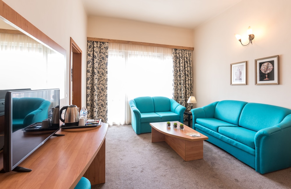 Deluxe Apartment, 1 Bedroom, Balcony - Photo 4