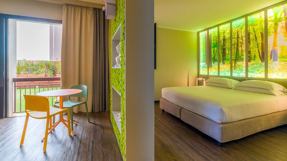 Junior Double Room, 1 King Bed, Fireplace, Resort View - Photo 1