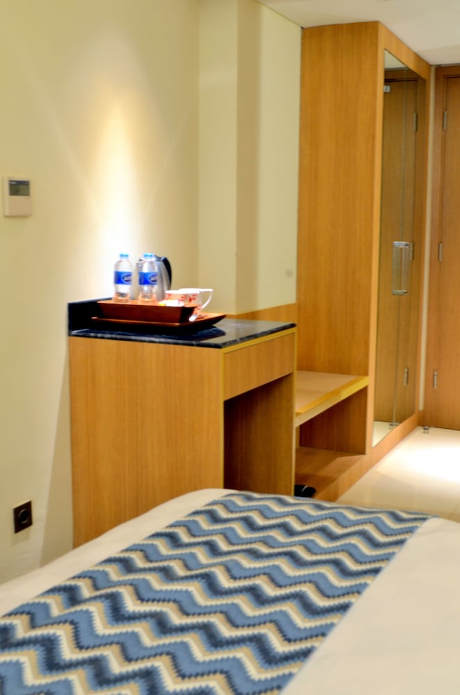 Deluxe King Bed with Breakfast photo 2