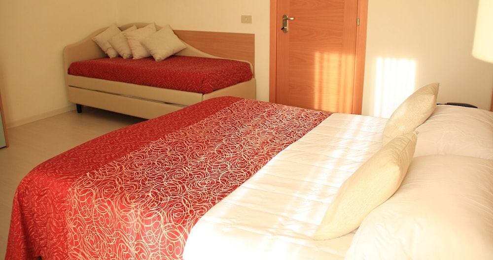 Triple Room - Photo 1