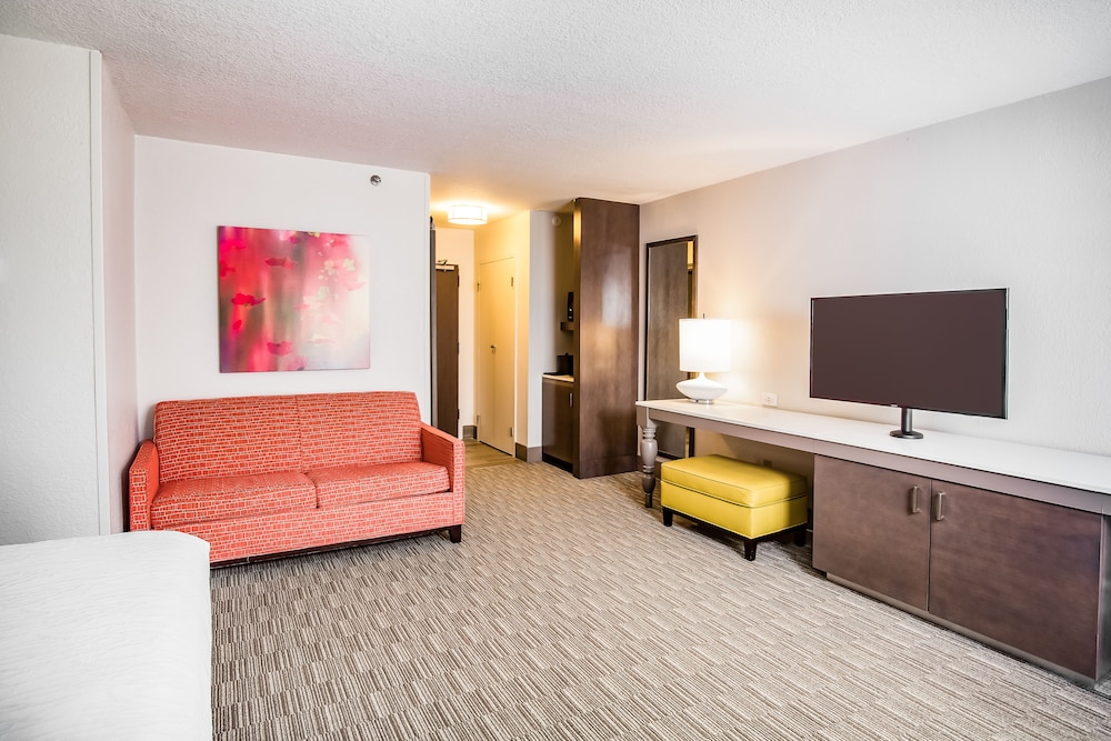 Deluxe Room, 1 King Bed, Beach View (Partial) photo 2
