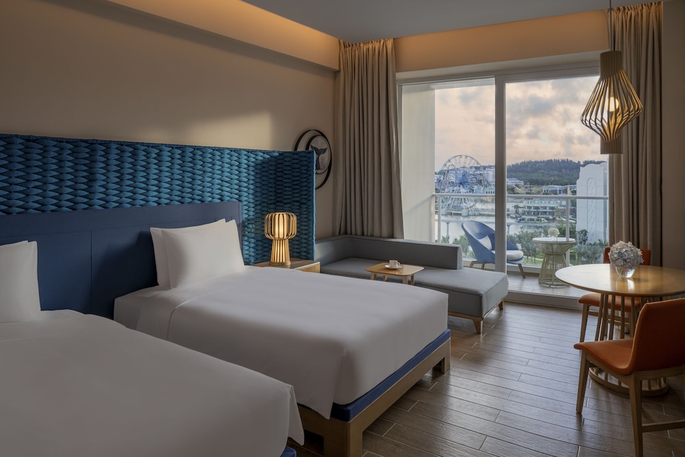 Room, 2 Twin Beds, Balcony, Park View