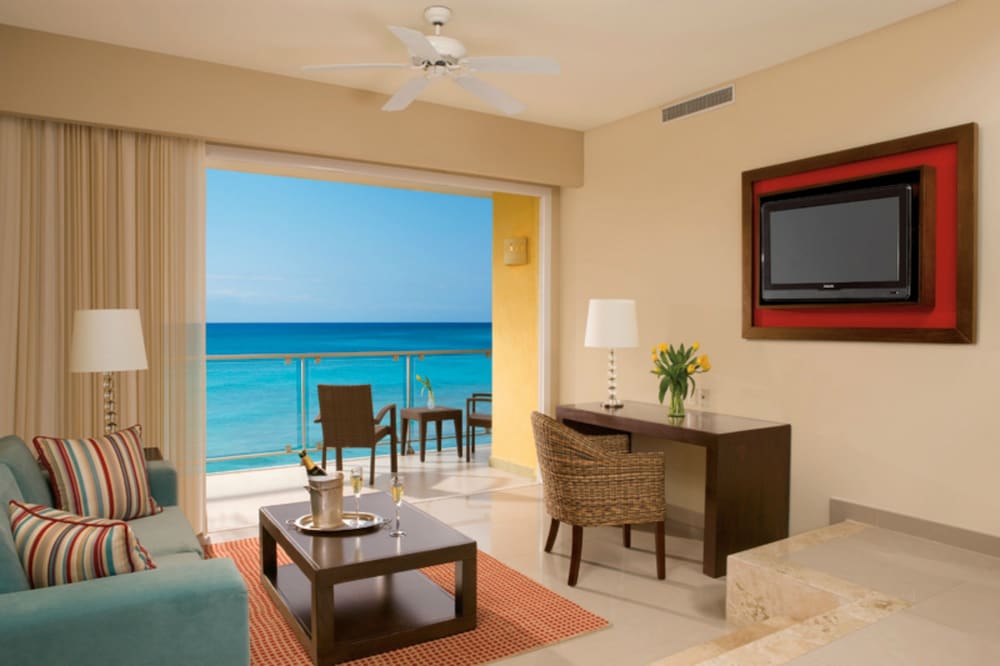 Junior Suite Ocean Front King