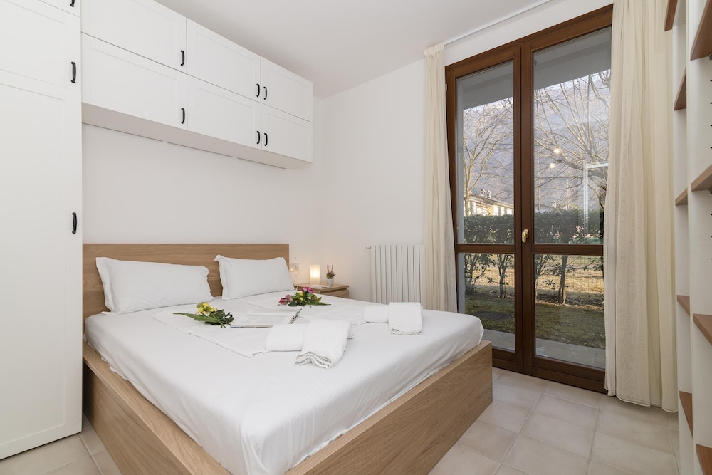 Family Apartment, 1 Bedroom, Beachside (Porto Letizia Toscanini 1)