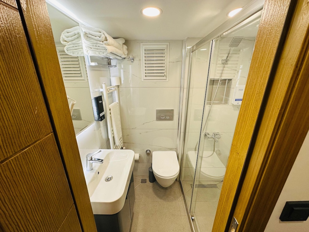 Superior Twin Room, City View photo 3
