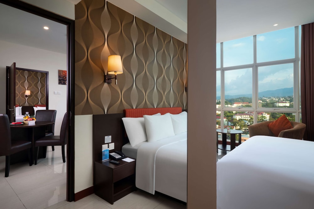 Suite, 1 King Bed, Bathtub, Sea View (Living Room)