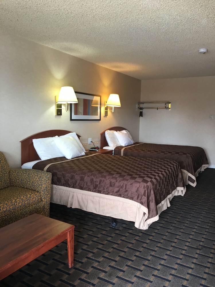 Standard Room, 2 Queen Beds photo 1