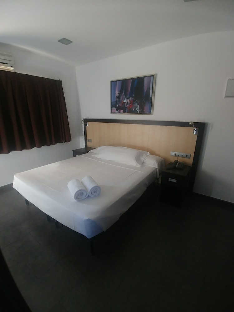 Double Room - Photo 2