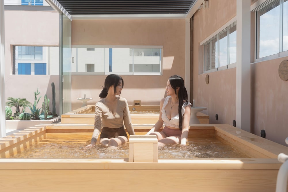 PREMIER-FAMILY TWIN (include B.F & Heated Pool) photo 2