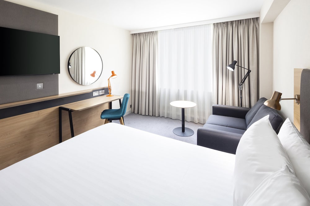 Standard Room, 1 Queen Bed photo 3