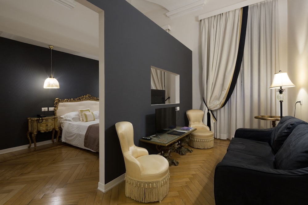 Honeymoon Studio Suite photo 1