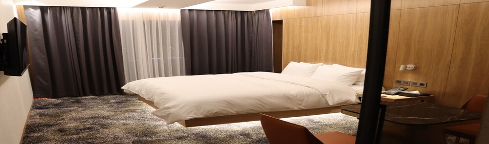 Standard Double Room, City View - Photo 1