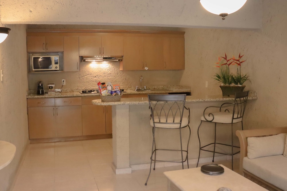 Classic Suite, 2 Queen Beds, Kitchenette photo 2