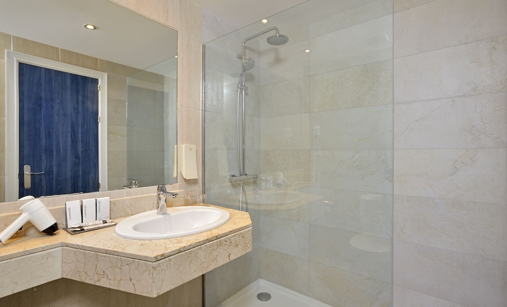 Room, Connecting Rooms, Pool View (4+2)
