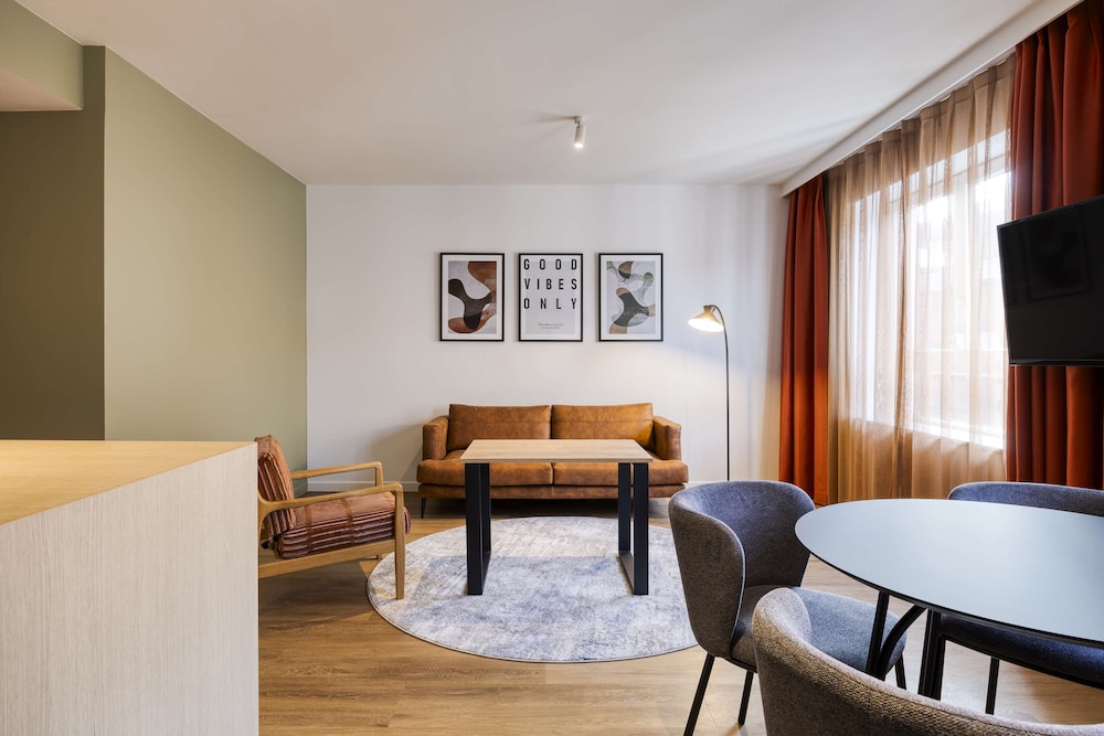 King Deluxe Family Room