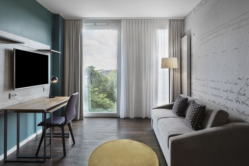 Suite - Photo 2