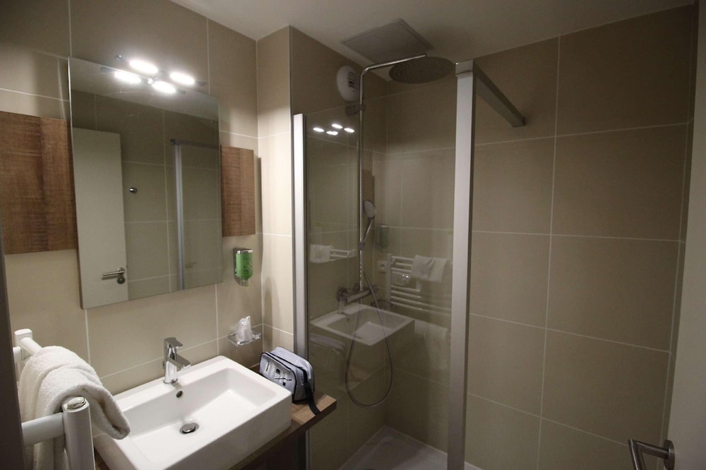 Comfort Room photo 2