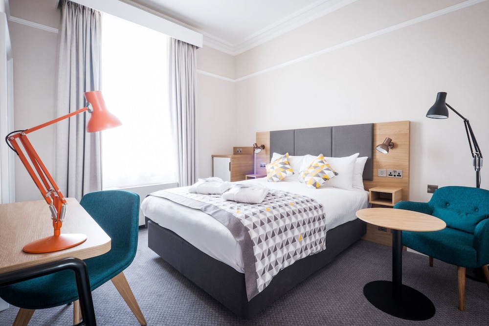 Premium Room, 1 Queen Bed with Sofa bed (Minibar) - Photo 5
