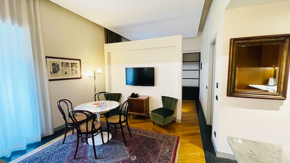 Junior Apartment, 1 King Bed with Sofa bed, Non Smoking, Housekeeping (1.2) photo 3