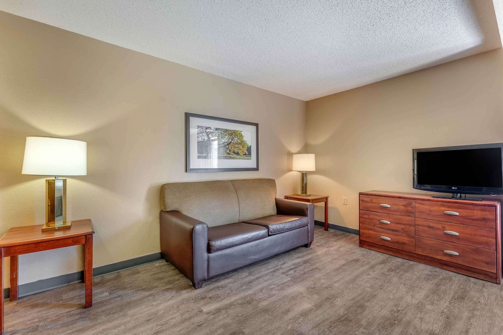 Deluxe Studio, Multiple Beds, Non Smoking - Photo 3