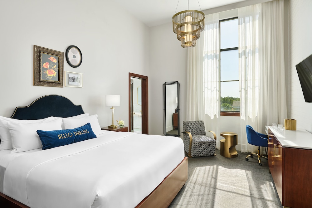 Deluxe Room, 1 King Bed, Accessible - Photo 1