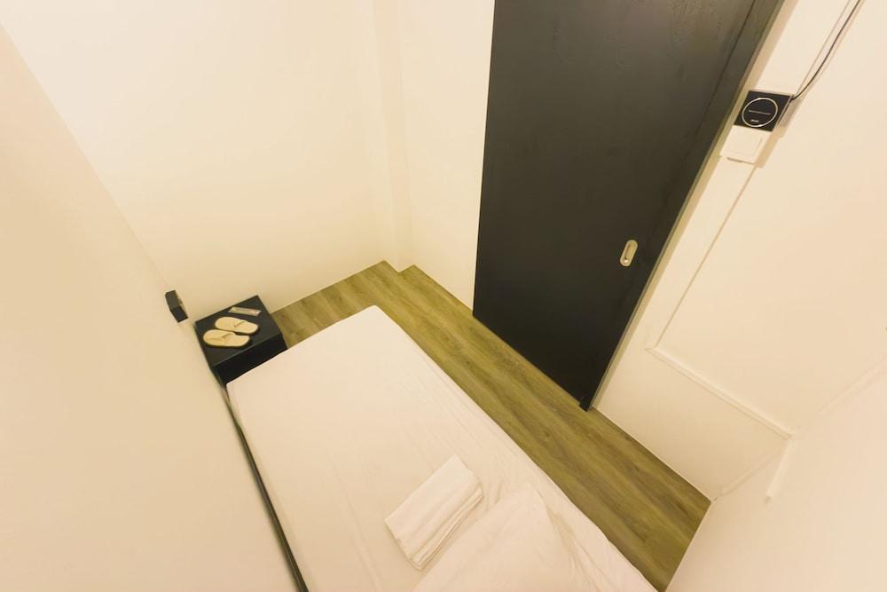 Basic Single Room, Non Smoking photo 2