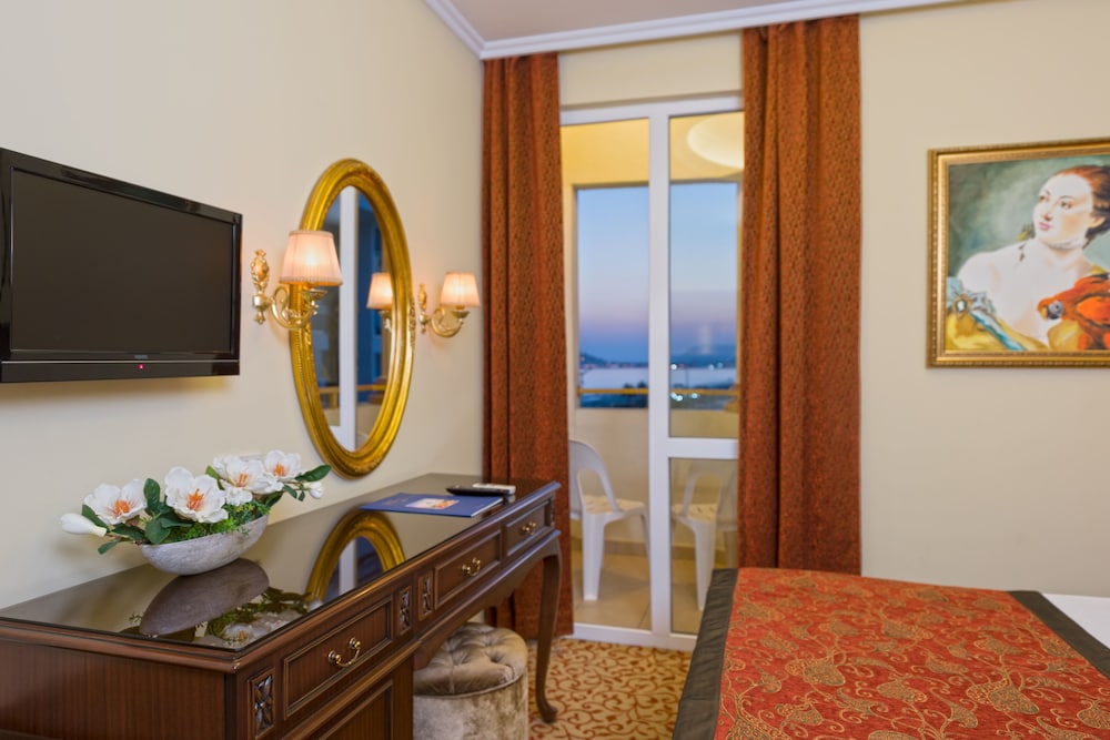 Comfort Double Room, 1 Double Bed, Partial Sea View photo 2