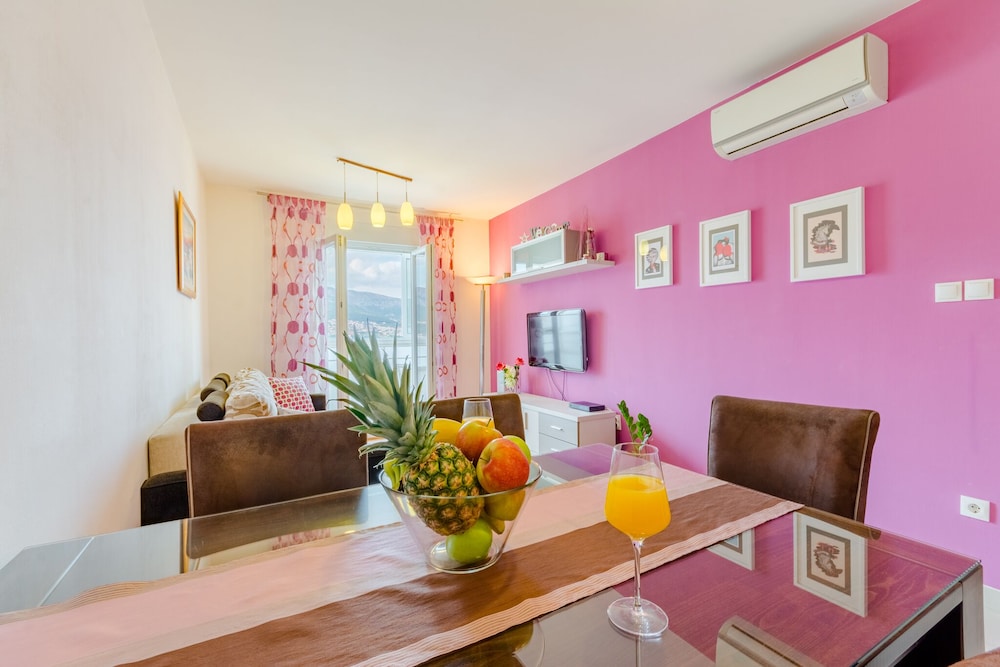 Apartment (One Bedroom Apartment)