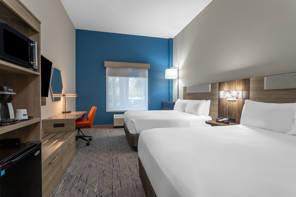 Standard Room, Multiple Beds - Photo 3