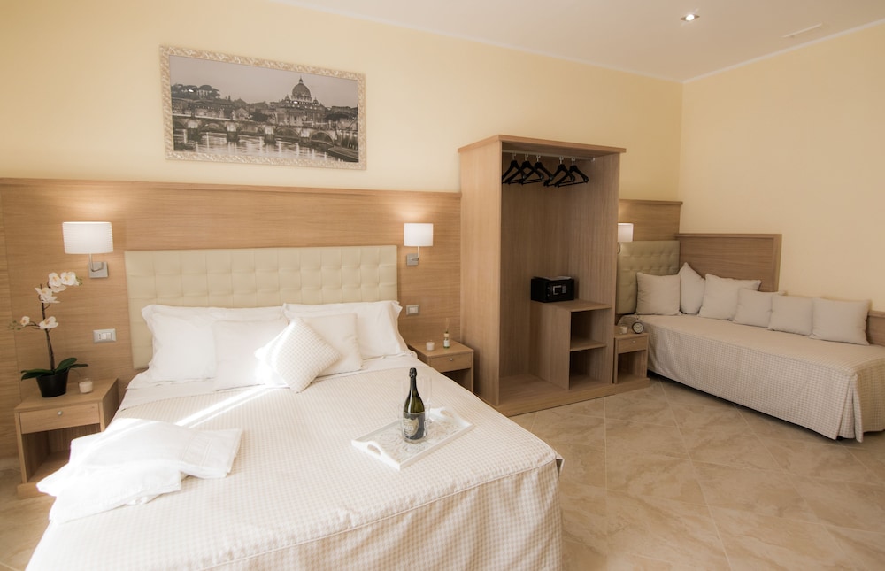 Room, Balcony, City View photo 2