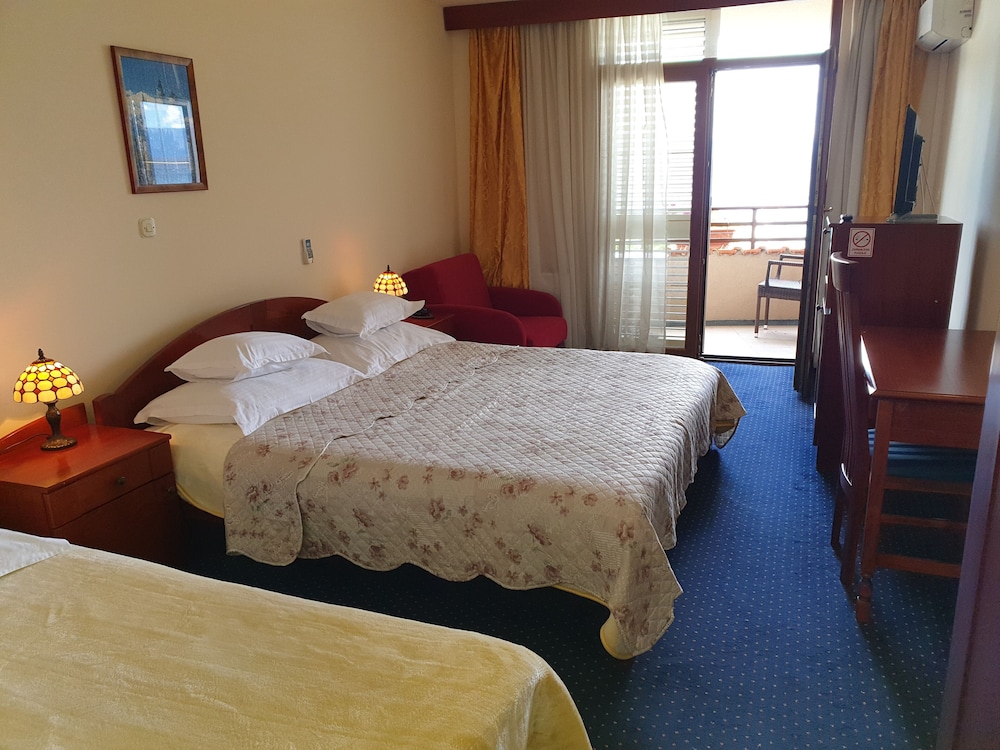 Triple Room, Balcony, Sea View photo 2
