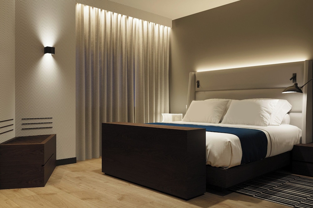Suite, 1 King Bed with Sofa bed, Non Smoking thumbnail 5