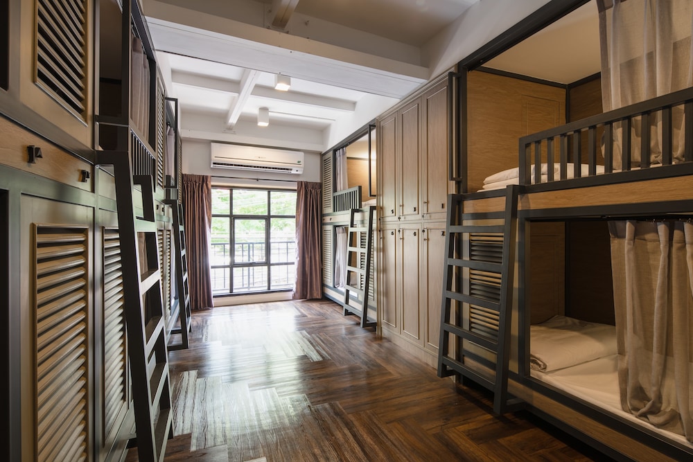 10-Bed Mixed Dormitory photo 1