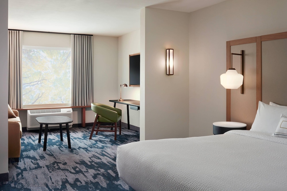 Suite, 1 King Bed - Photo 1