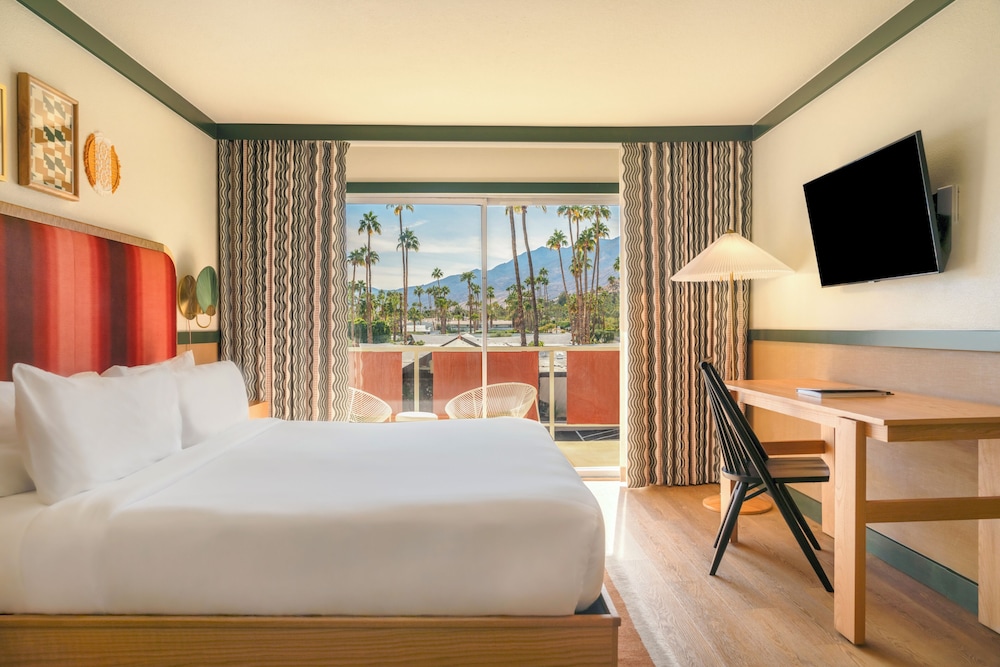 Standard Room, 1 King Bed, Accessible - Photo 5