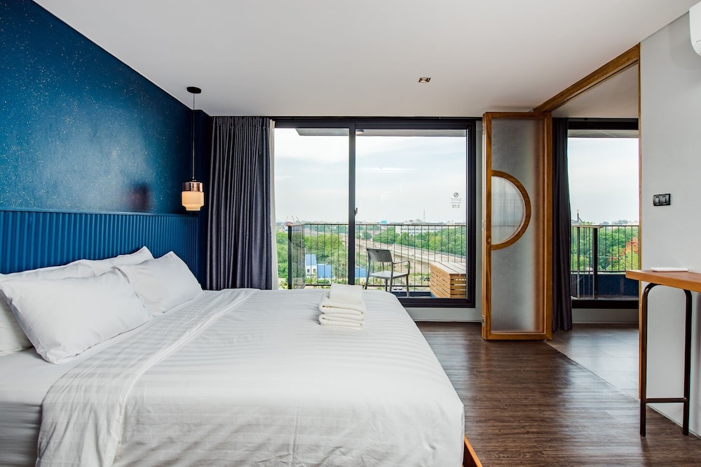 One-Bedroom Suite - Photo 19
