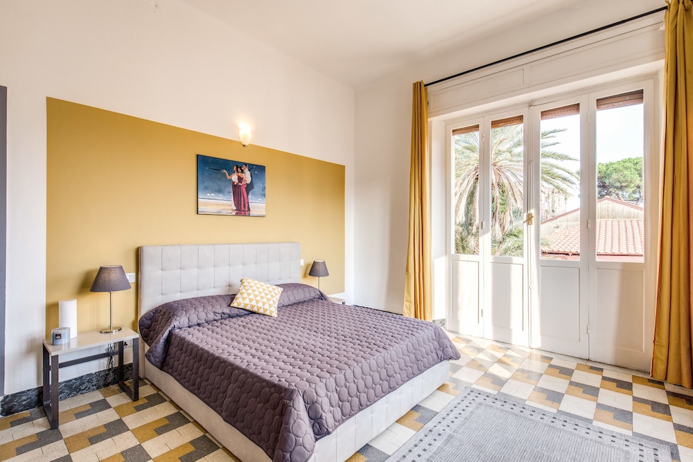 Triple Room, Shared Bathroom