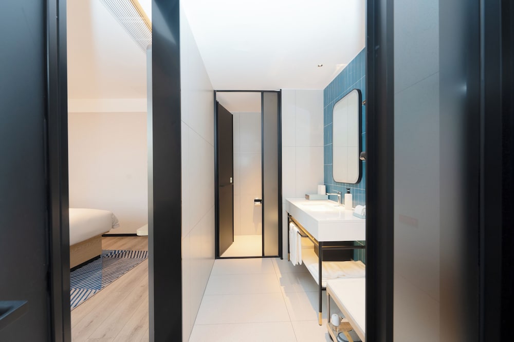 Business Twin Room, City View photo 2