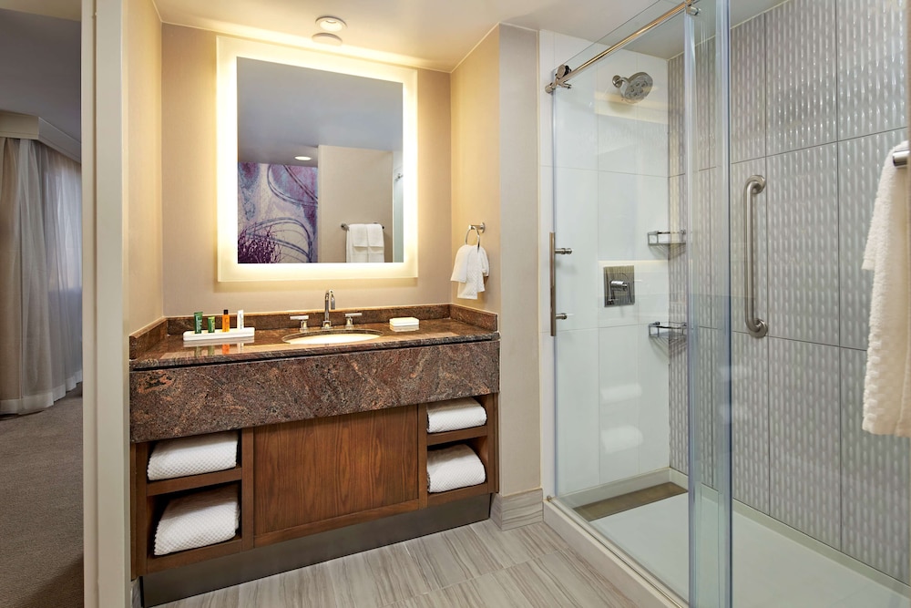 Junior Suite, 1 King Bed, Balcony - Photo 5