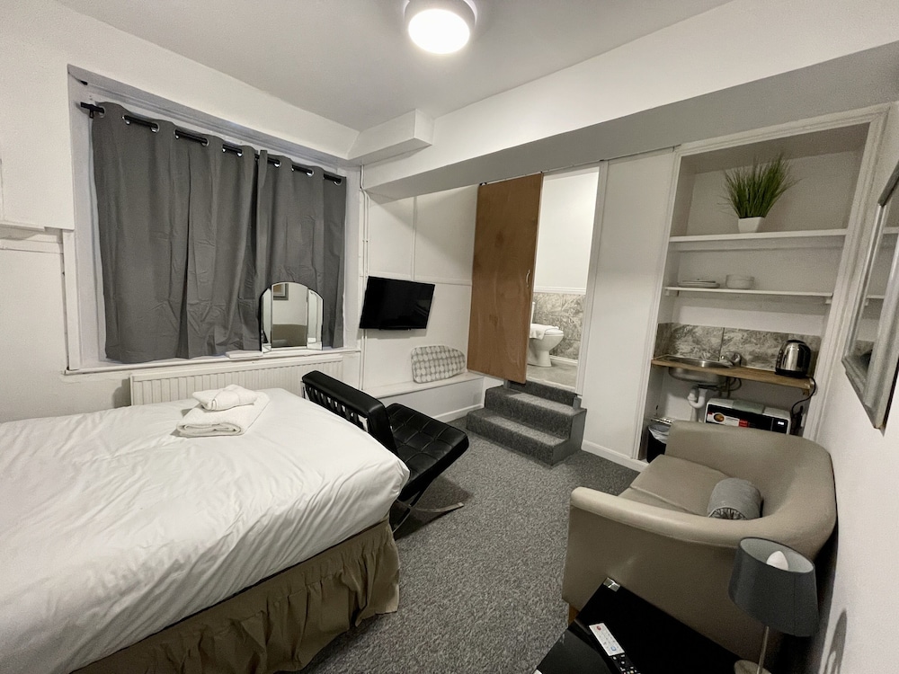 Studio, Ensuite photo 2