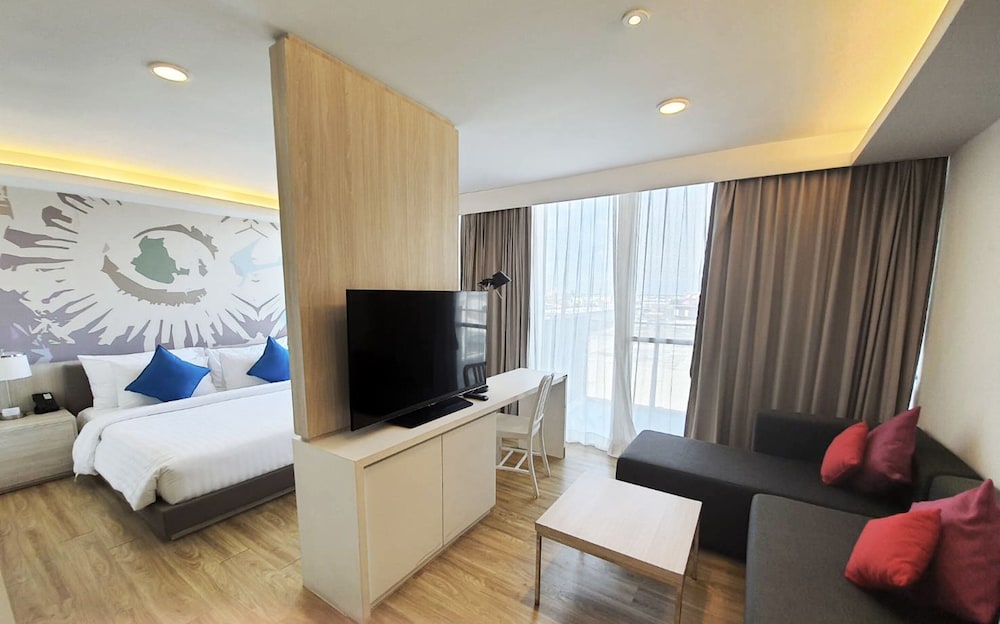 Deluxe room with balcony photo 1