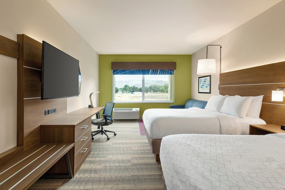 Suite, 2 Queen Beds - Photo 2